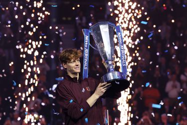 Jannik Sinner doorbreekt stilte over 'mysterieuze ring' van vriendin die aan Formule 1-coureur werd gelinkt