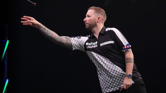 Complimenten voor reactie van topdarter na 'emotie' bij Michael van Gerwen: 'Goed dat hij dat doet'