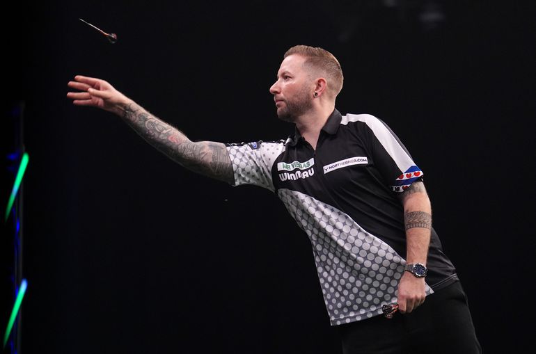 Complimenten voor reactie van topdarter na 'emotie' bij Michael van Gerwen: 'Goed dat hij dat doet'