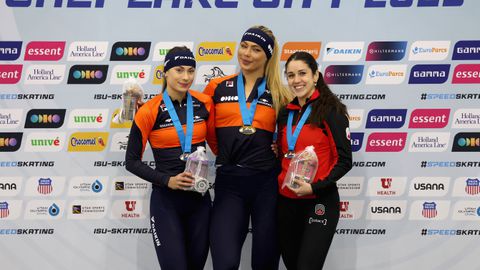 Jutta Leerdam, in het midden op het podium © Getty Images