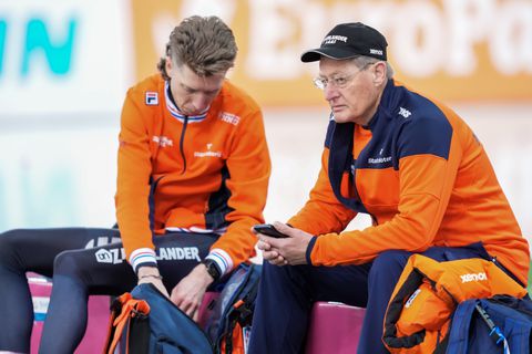 Harde kritiek op ploeg van schaatscoach Jillert Anema na opmerkelijke actie: 'Je weet dat het niet slim is'