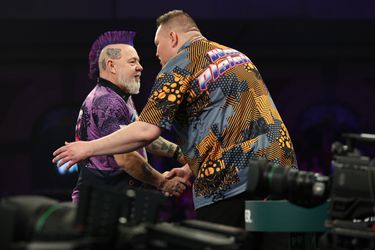 Wesley Plaisier laat kansen liggen om tweevoudig wereldkampioen te kloppen en ligt uit WK darts