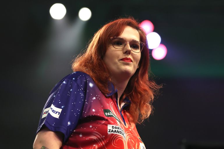 Historisch debuut voor Noa-Lynn van Leuven op WK darts eindigt in mineur tegen landgenoot