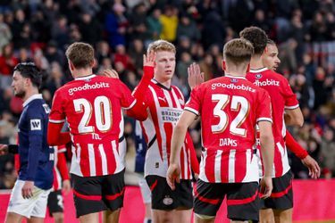 PSV maakt gehakt van amateurs in KNVB Beker, twee spelers van Koninklijke HFC op scoreformulier