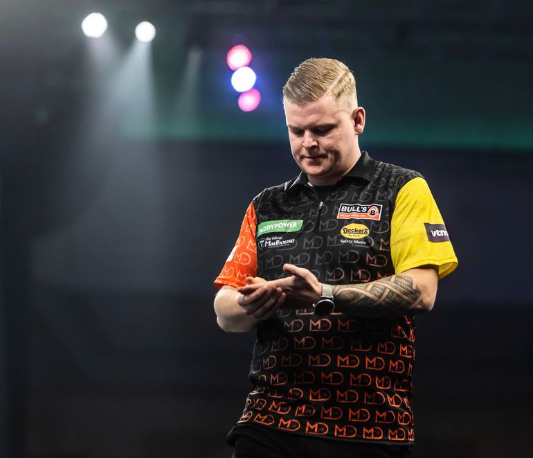 Eerste sensatie op WK darts een feit: majorwinnaar én outsider voor de titel al naar huis