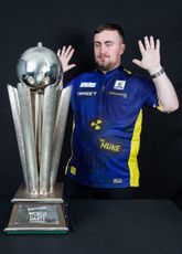 Luke Littler greep bij de BBC naast de prijs van 'Sportspersoonlijkheid van het Jaar'. ©PDC