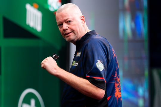 Topdarter Raymond van Barneveld pakt record op WK darts: 'Ongelofelijk, dat vind ik wel mooi'