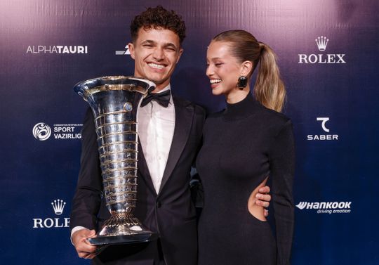 Ongeloof over ongemakkelijk moment voor F1-kampioen Lando Norris: 'Met twee handen!'