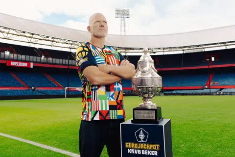 Stem op jouw 'Mr. Beker' en win een uniek voetbalshirt