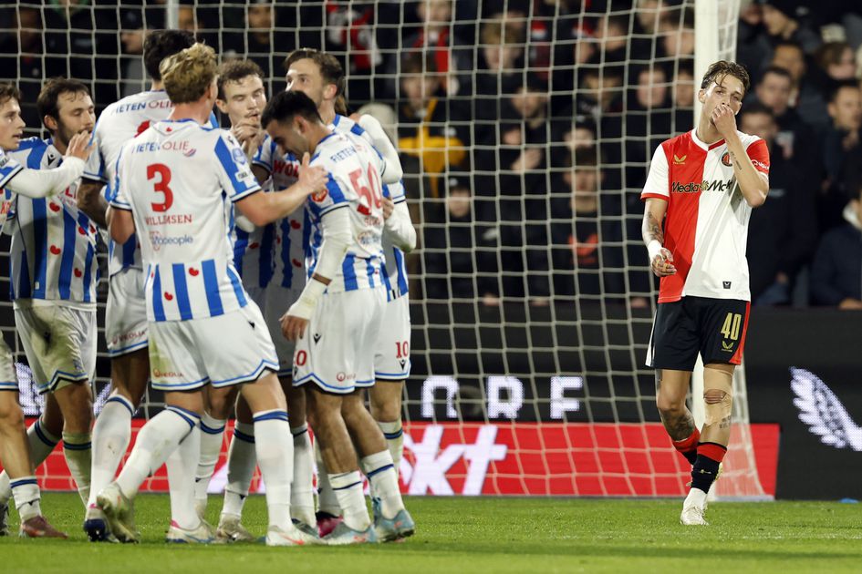 Live Feyenoord - sc Heerenveen | Grote fluitconcerten in De Kuip: fans uiten hun onvrede