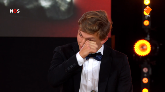 Nederlandse topsporter (23) breekt tijdens speech na loodzware periode: 'Om nu zonder hem te zijn, is raar'