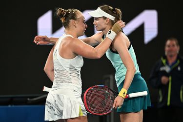 Elena Rybakina ligt eruit op Australian Open na langste tiebreak ooit tegen Anna Blinkova