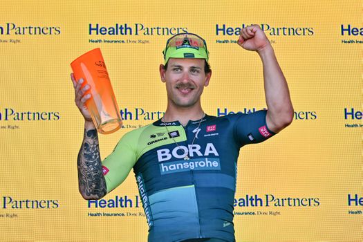 Sam Welsford wint wéér Tour Down Under-etappe, maar leiding blijft bij Isaac Del Toro