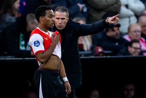Quinten Timber haalt vernietigend uit naar Feyenoord-coach Robin van Persie: 'Het lijkt wel een poppenkast'