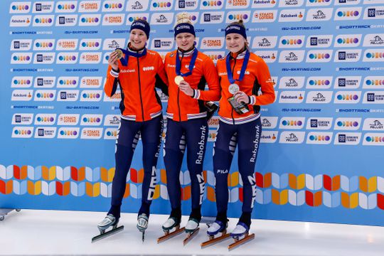 Medaillespiegel EK shorttrack | Nederland domineert zonder Suzanne Schulting in eigen land