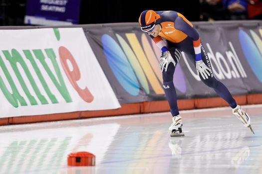 Patrick Roest valt net buiten het podium op 10 kilometer bij WK afstanden, Davide Ghiotto opnieuw wereldkampioen