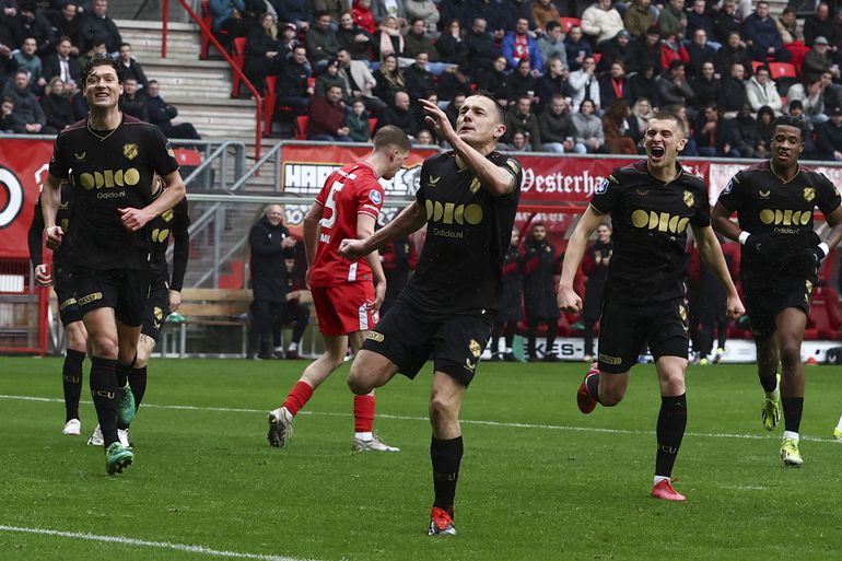 FC Utrecht breekt clubrecord en deelt dreun uit aan FC Twente in strijd om plek twee