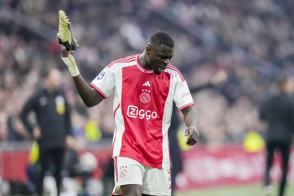 Nieuwe dreun Ajax: NEC pakt diep in blessuretijd verdiend een punt in Amsterdam