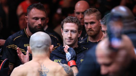 Opvallende fan bij UFC: Mark Zuckerberg ziet kampioen Alexander Volkanovski knock-out gaan