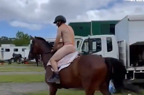 Australische olympiër komt met de schrik vrij na dragen mankini: 'Hij heeft zijn excuses aangeboden'