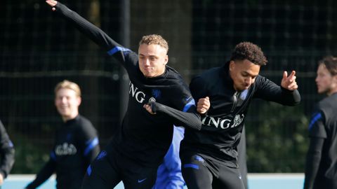 Donyell Malen in aanloop naar PSV - Borussia Dortmund: 'Ik vond Noa Lang iets te blij met de loting'
