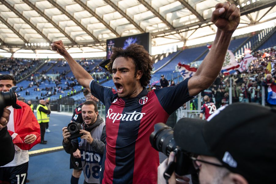 Joshua Zirkzee weer de held bij Bologna met winnende goal tegen Lazio