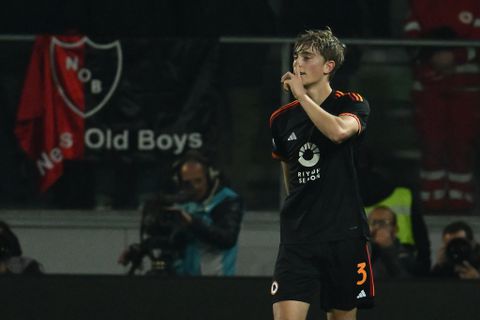 Daniele De Rossi wisselt Dean Huijsen in de rust na juichgebaar: 'Zal hij de volgende keer niet doen'