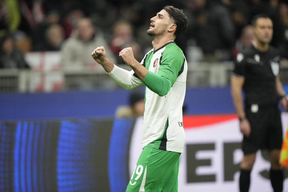 Zieke Julian Carranza dé held van Feyenoord: ‘Na elke sprint was ik kapot en voelde ik me niet goed worden’