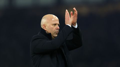 Arne Slot herkent bij Liverpool zaken uit zijn Feyenoord-tijd: 'Het is zo vaak kantje boord'