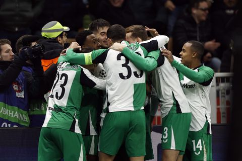 Feyenoord zorgt voor enorme sensatie in Champions League na bizar moment AC Milan