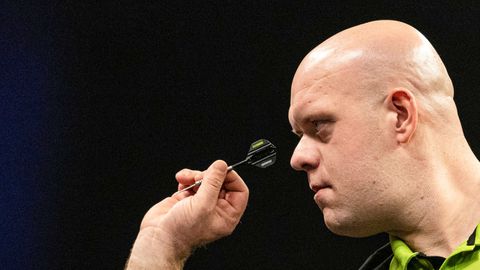 Darttalent schopt het na schorsing tot halve finales in Rosmalen, Michael van Gerwen zegt af wegens blessure