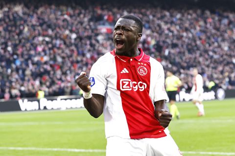 Nieuwe koploper Ajax vecht tegen littekens: 'Als je ziet wat zij aan ellende hebben meegemaakt...'