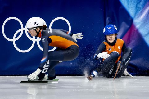 Enorm drama voor Nederlandse shorttracksters in finale aflossing: valpartij zet streep door medaille