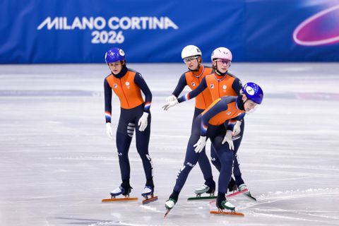 Relay-vrouwen in tranen na 'pijnlijke' race op Olympische Spelen: 'Ze rijdt mij gewoon onderuit'