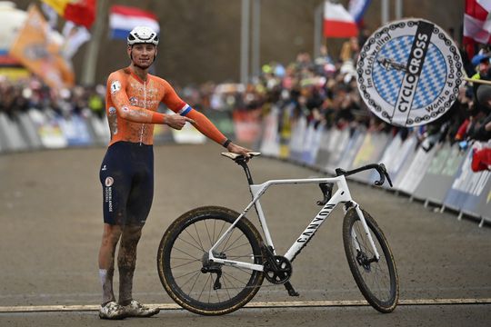 Miljoenendeal Mathieu van der Poel: wereldkampioen tekent voor tien jaar en stapelt inkomsten flink op