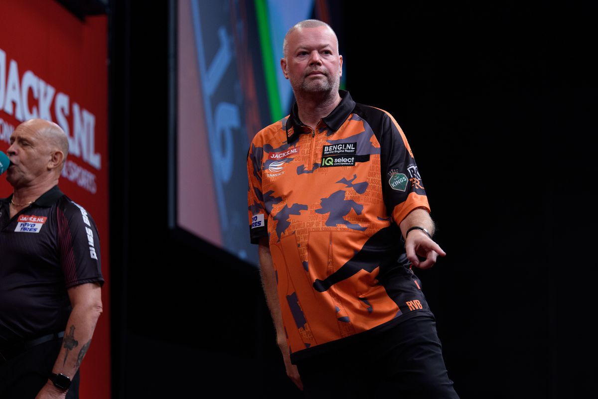 Dolblije Raymond van Barneveld waarschuwt concurrentie na sensatie: 'Ik kan nog meer bereiken'