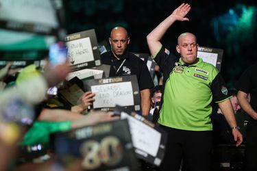 Michael van Gerwen wint voor het eerst in nieuwe shirt tijdens vloertoernooi in Duitsland