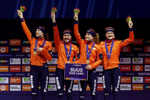 Gouden shorttrackvrouwen leefden in onzekerheid door val Suzanne Schulting: 'Wisten niet wie de finale zou rijden'