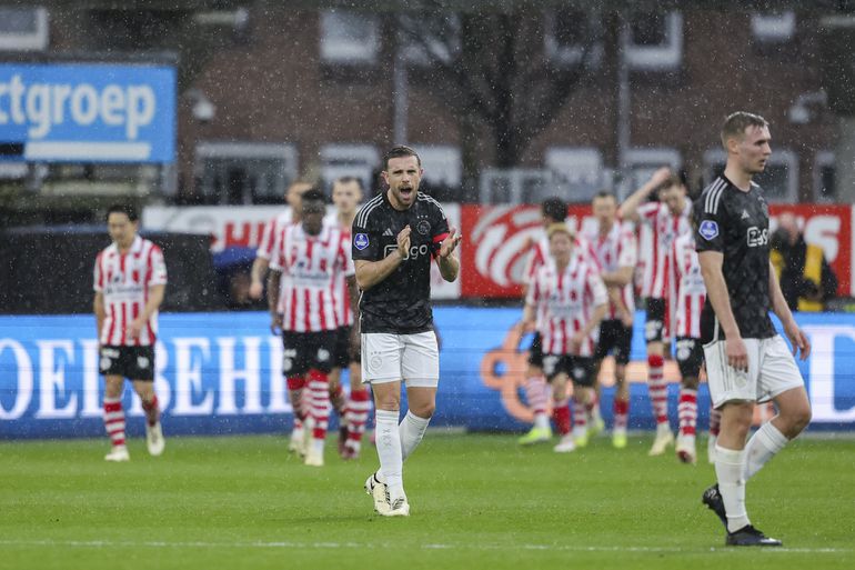 'Hij overschat zichzelf': analisten snappen niks van bizarre vrije trap van Jordan Henderson