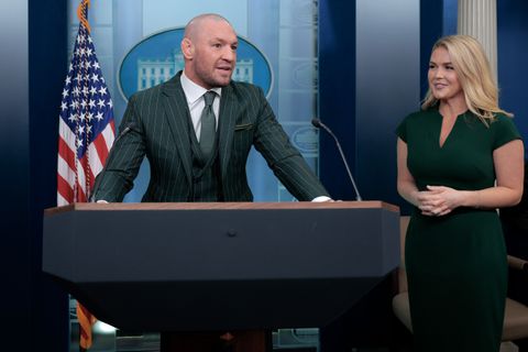 MMA-legende Conor McGregor foetert er bij president Trump op los en dwingt vicepremier tot reactie