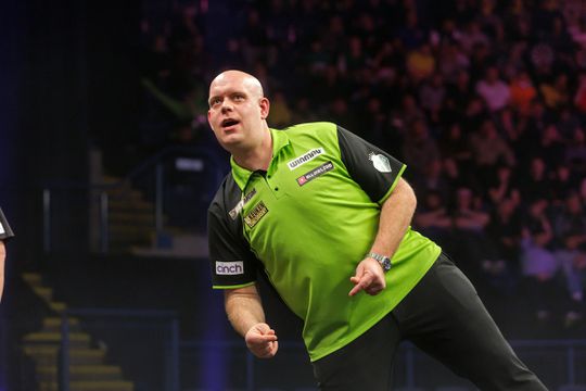 Stille afmelding topdarter Michael van Gerwen: 'Hij zat vanmorgen alweer bij de dokter'