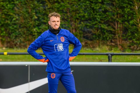 Topvoetballer Noa Lang scoort miljoenen streams en gouden platen, maar grapt over één bepaalde prijs: 'Echt niet? Schandalig man'
