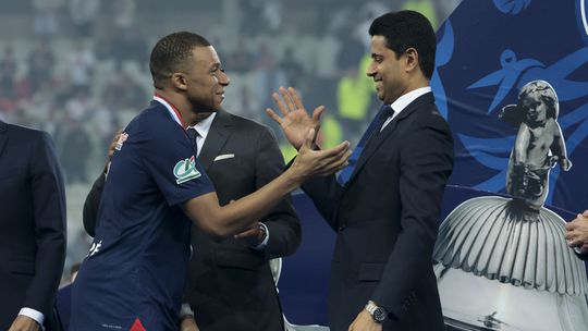 Kylian Mbappé zou PSG-baas ondanks 'ruzie' de hand schudden: 'Kan me dat niet voorstellen'