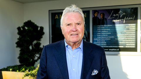 Voetbalicoon Guus Hiddink (79) prijst Feyenoord-coach Robin van Persie: 'Heel wijs om Advocaat aan zijn zijde te hebben'