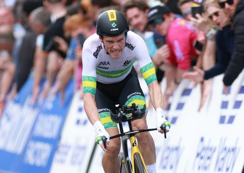 Oud-topwielrenner (35) die eigen vrouw dood reed, plaatst 'ongepaste' foto: 'Wat een wapen'