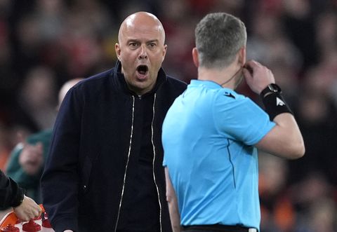 Arne Slot maakt duidelijk statement richting 'vervelende' trend in het voetbal: 'Dit is gewoon niet leuk meer'