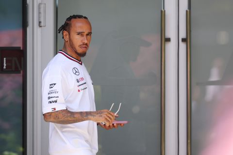 Lewis Hamilton snauwt naar pers na slechtste seizoensstart ooit: 'Ik hoef niks te rechtvaardigen'