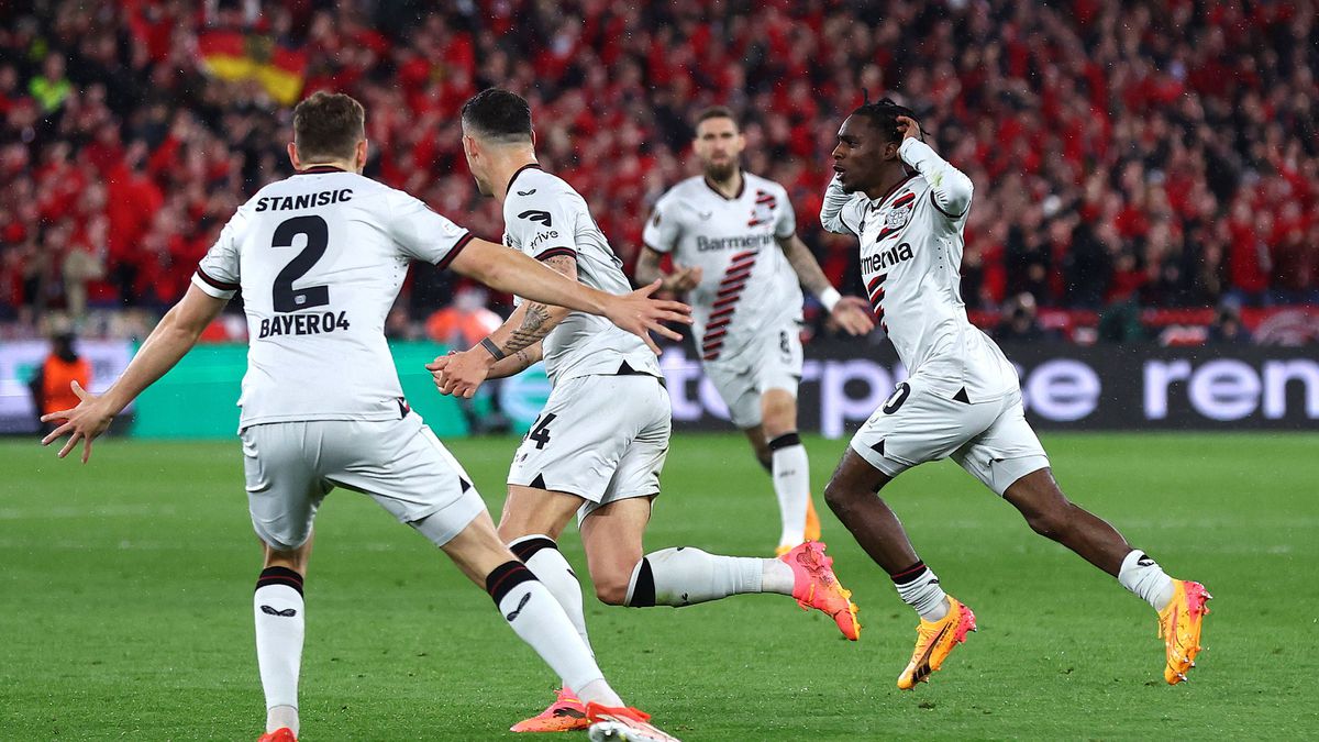 Jeremie Frimpong redt ongeslagen status van Bayer Leverkusen in de 89ste minuut