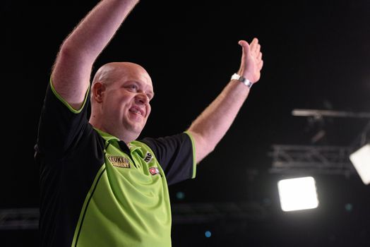 Goudeerlijke Michael van Gerwen bekent 'misdaad': 'Dat is niet helemaal zoals het hoorde'