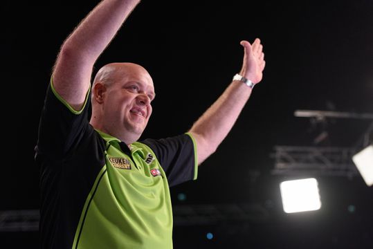 Goudeerlijke Michael van Gerwen bekent 'misdaad': 'Dat is niet helemaal zoals het hoorde'